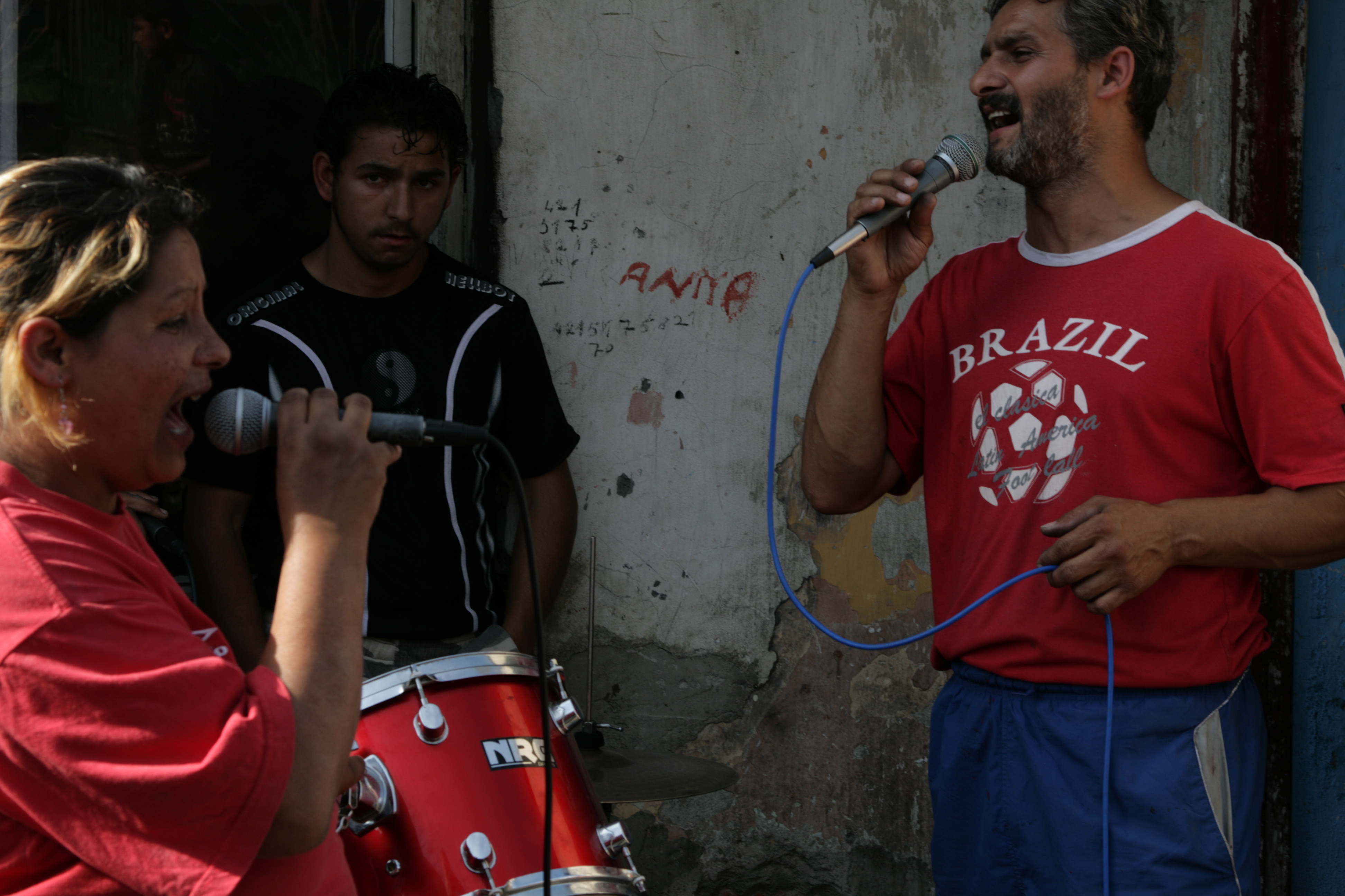 Mri piraňi tavel sa